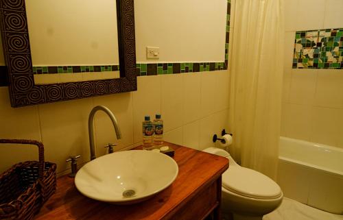 Standard Twin Room image 5