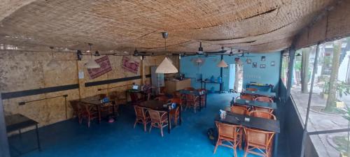Restaurant, Roomy Guesthouse in Koh Rong