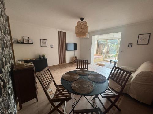 Appartement T2 au bord de mer avec parking, terrasse et piscine - Location saisonnière - Sainte-Maxime