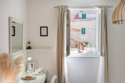 Double Room image 10