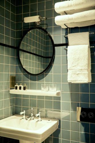 room detail thumbnail 2