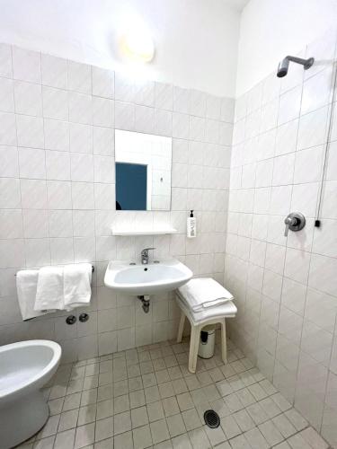 Standard Triple Room image 4