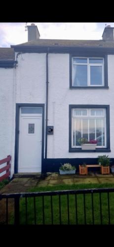 Cosy cottage with sea & mountain views Carnlough in 康洛赫