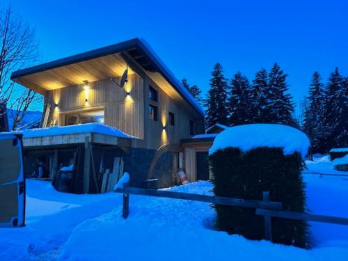 Chalet de 4 chambres avec jardin et wifi a La Lechere a 1 km des pistes