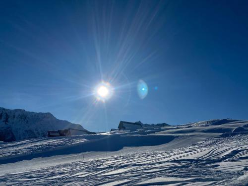 Chalet de 4 chambres avec jardin et wifi a La Lechere a 1 km des pistes