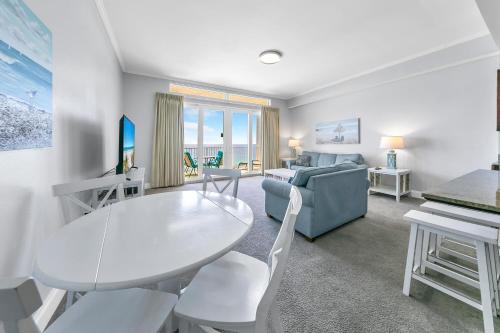 Laketown Wharf 2017 by RealJoy Vacations - image 10