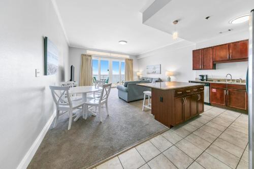 Laketown Wharf 2017 by RealJoy Vacations - image 11
