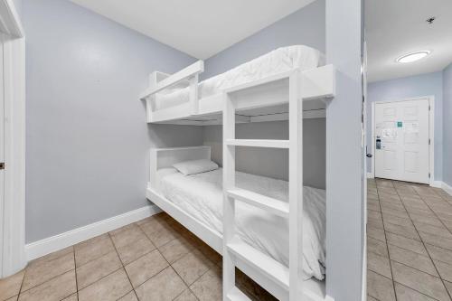 Laketown Wharf 2017 by RealJoy Vacations - image 3