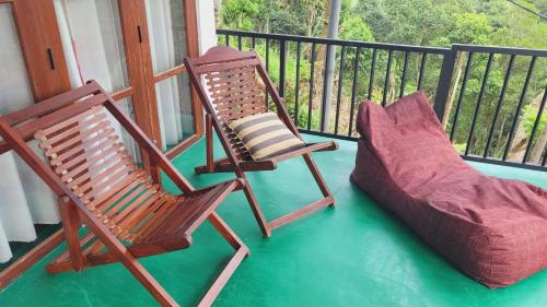 Deluxe Double Room with Balcony image 10