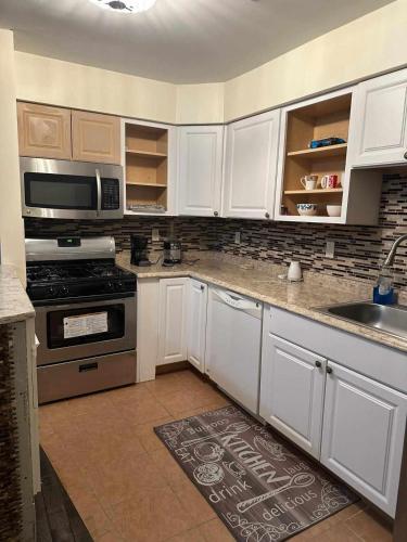Room K Divine Villa And Resorts 5mins To Ewr Airport And 4mins To Penn Station Newark, New York - New York City