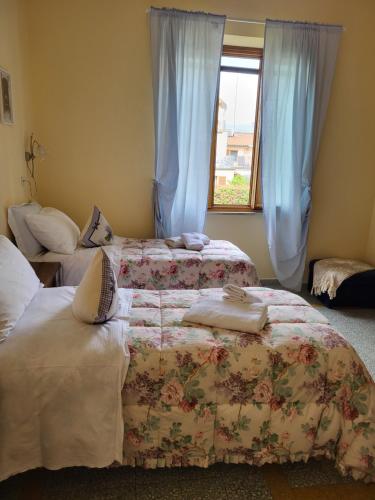 2 twin beds