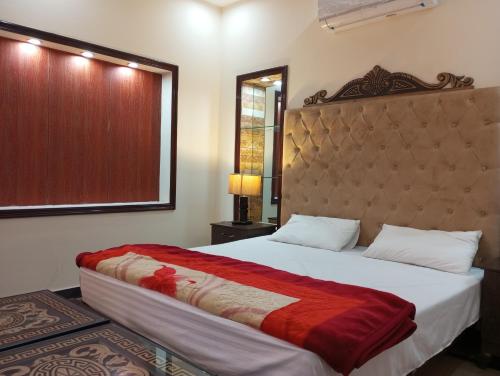 Khayaban-e-Amin Luxurious Apartments - image 10