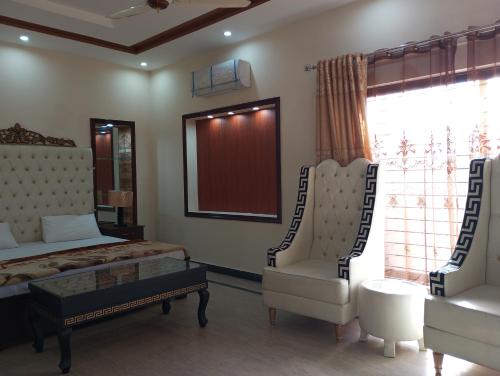 Khayaban-e-Amin Luxurious Apartments - image 7