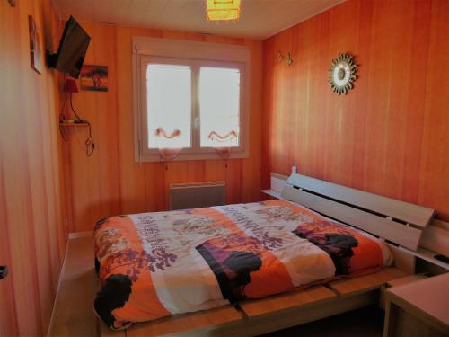 One-Bedroom Apartment image 5