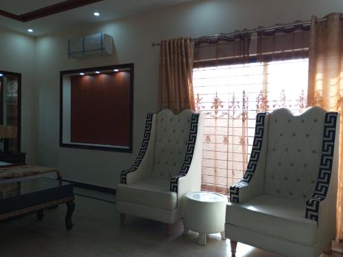Khayaban-e-Amin Luxurious Apartments - image 8