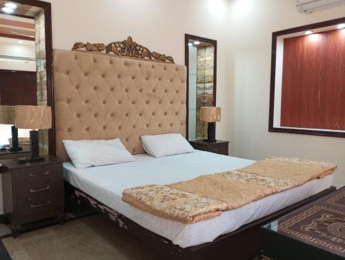 Khayaban-e-Amin Luxurious Apartments - image 12
