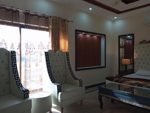 Khayaban-e-Amin Luxurious Apartments - image 6
