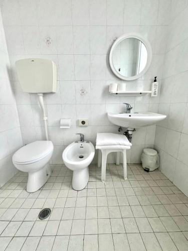 Standard Double Room image 7