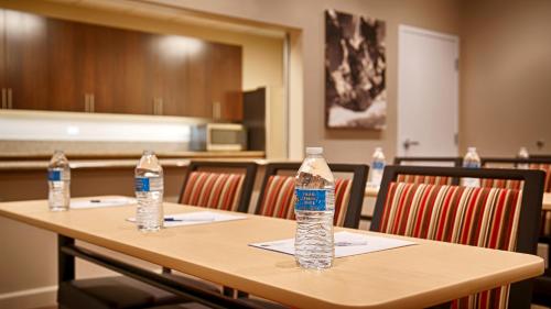 Best Western Plus Black Oak - image 5