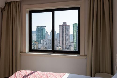 Shanghai Downtown YD B&B - Near Jing'an Temple Subway and Bund