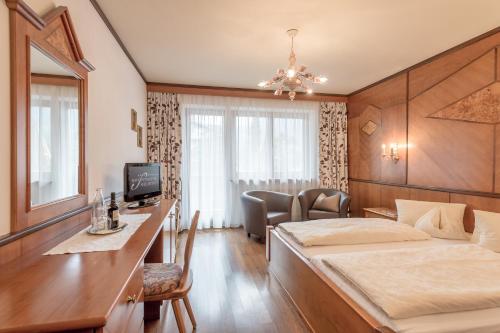 room detail thumbnail 1