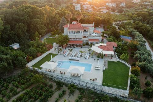 Hidden Gem Estate - Superior luxury villa large private pool stunning sea & mountain views 5 acres of lush gardens World class accommodation