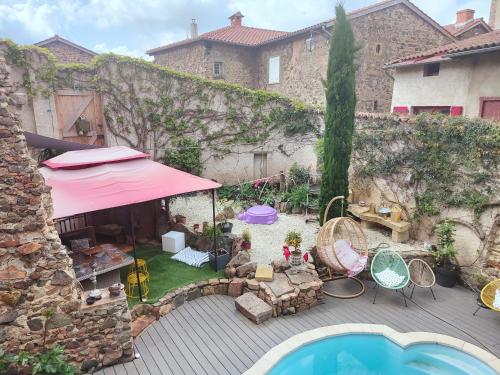 View, LA FEE VIVIANE in Villerest