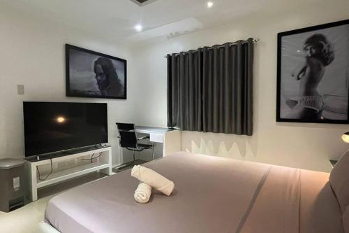 Sheryll Updates - Kandi T2 breezy 1BR on 9th floor with Housekeeping & Netflix, Mabalacat