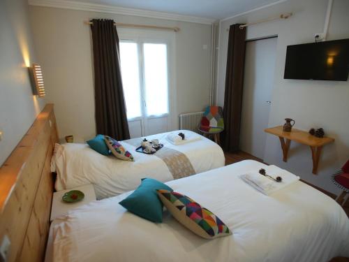 2 twin beds