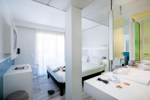 芒通城中心宜必思尚品酒店 芒通城中心宜必思尚品酒店