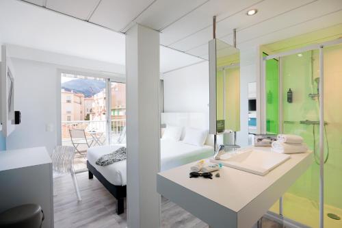 芒通城中心宜必思尚品酒店 芒通城中心宜必思尚品酒店