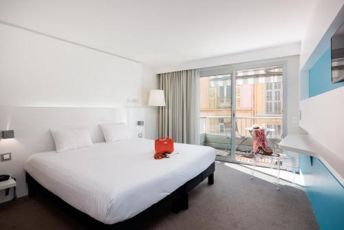 芒通城中心宜必思尚品酒店 芒通城中心宜必思尚品酒店