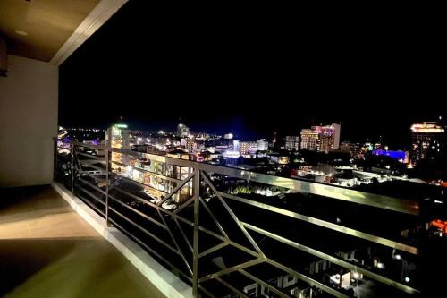 Photos of Sheryll Escapes - Kandi Palace 9 floor, 1BR! Housekeeping, Netflix!