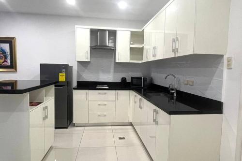 Sheryll Escapes - Kandi Palace 9 floor, 1BR! Housekeeping, Netflix!, Angeles (photo 5)