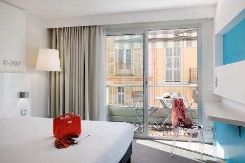 芒通城中心宜必思尚品酒店 芒通城中心宜必思尚品酒店