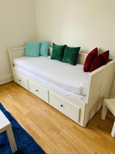 Lovely 2-bed 15 mins walk to The Shard, London (photo 4)