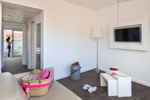 芒通城中心宜必思尚品酒店 芒通城中心宜必思尚品酒店