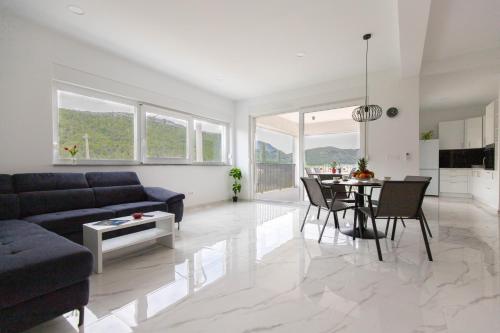House Bartulovic -Lucia Apartment with sea view - Location, gîte - Ston