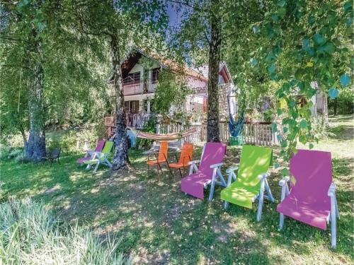 Schönes Ferienhaus in Breze mit Großer Terrasse - Location saisonnière - Pleteno