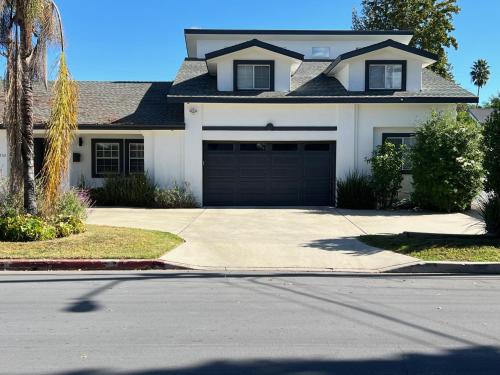 Private 1bedroom & 1bathroom home perfect for 2+ near Universal studio in Van Nuys, USA
