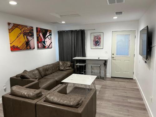 Private 1bedroom & 1bathroom home perfect for 2+ near Universal studio in Van Nuys, USA