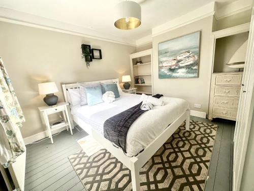 The Capstone Retreat - Beautiful Detached Family Home By Coastline Retreats, Arcade Machine, Parking in Queen's Park