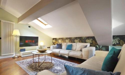 Attic in Como Center + Parking, Комо