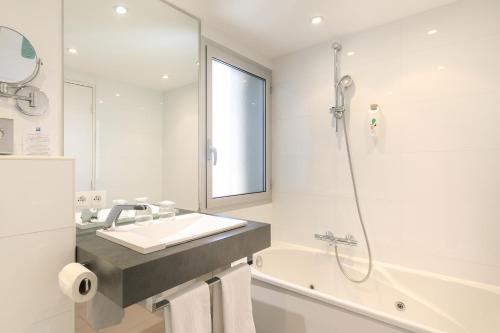 芒通城中心宜必思尚品酒店 芒通城中心宜必思尚品酒店