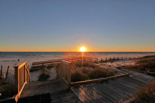 Boardwalk Beach Resort by Panhandle Getaways - image 5