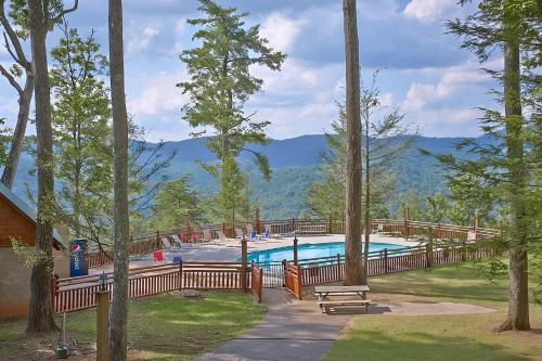 CABIN in a GATED RESORT with SEASONAL RESORT POOL