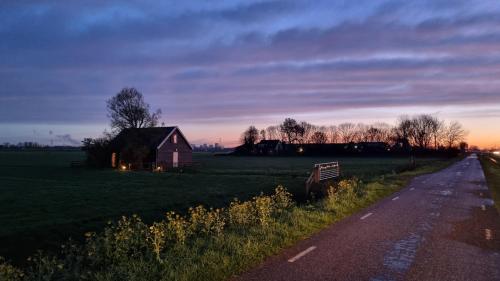 GuestHouse Amsterdam "City Farmer" lodge with a skyline view in the countryside