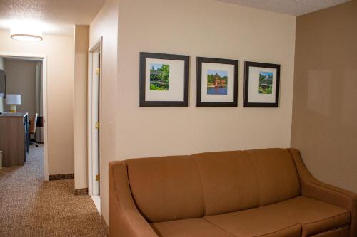 Comfort Inn & Suites Geneva- West Chicago - image 11
