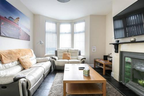 5 bedroom house, free parking, near football, sleeps 8, Liverpool (photo 6)