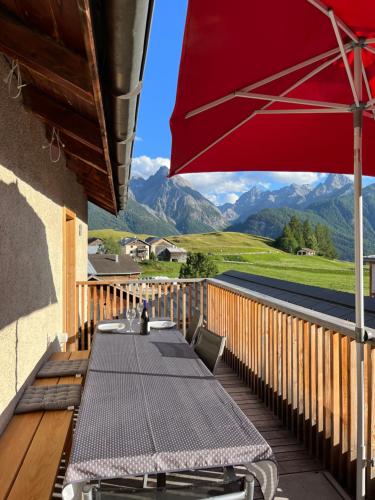 Balkonas / terasa, Schönste Ferienwohnung mit Panoramablick in Ftan im Unterengadin (Schonste Ferienwohnung mit Panoramablick in Ftan im Unterengadin) in Ftanas